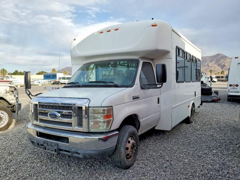 2012 Ford Econoline E450 Super Duty Cutaway van