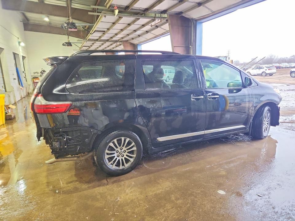 2020 Toyota Sienna xle