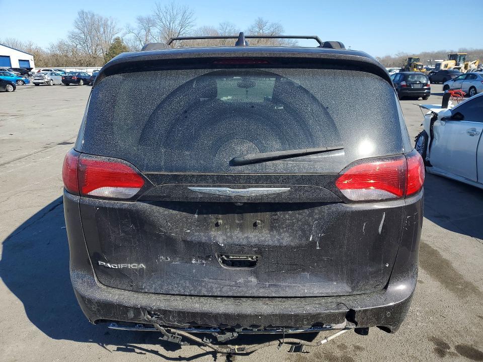 2017 Chrysler Pacifica Touring l