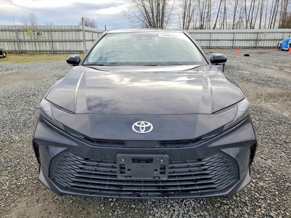 2025 Toyota Camry le