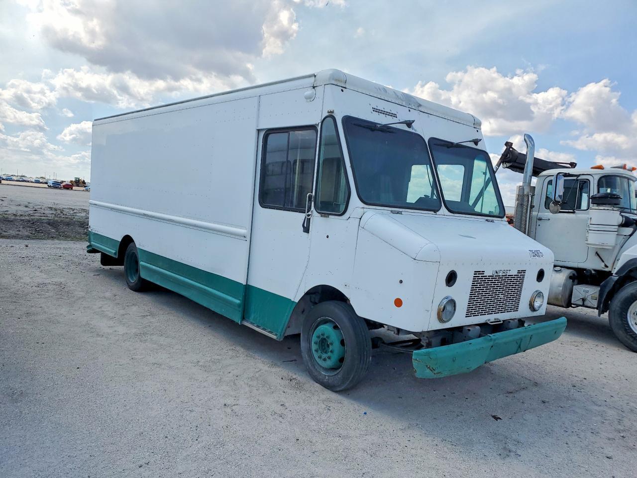 2009 Workhorse Custom Chassis W42 Delivery Truck