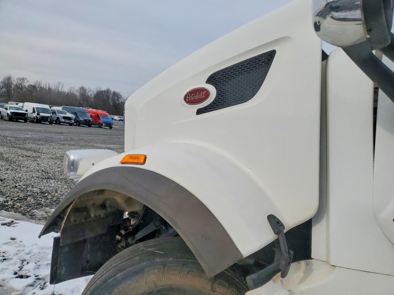 2018 Peterbilt 567 Semi Truck