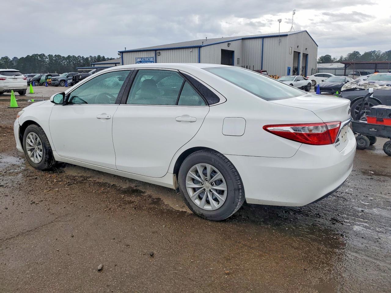 2015 Toyota Camry le