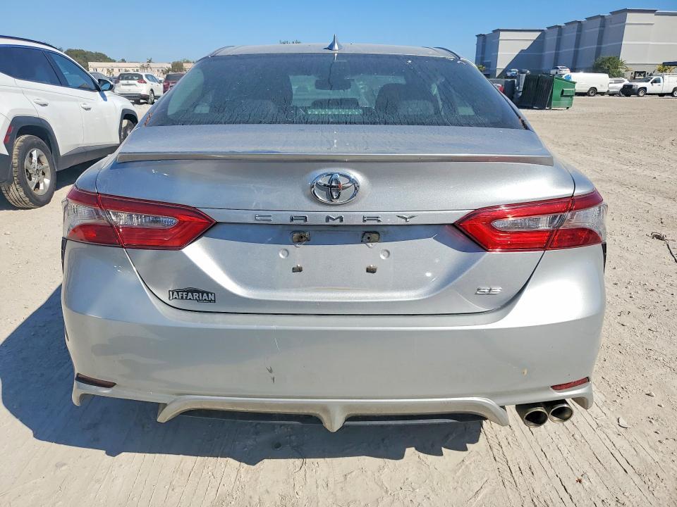 2018 Toyota Camry se