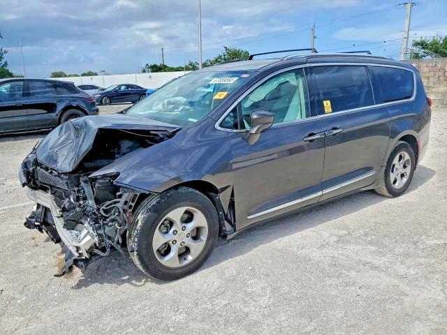 2017 Chrysler Pacifica Touring l Plus