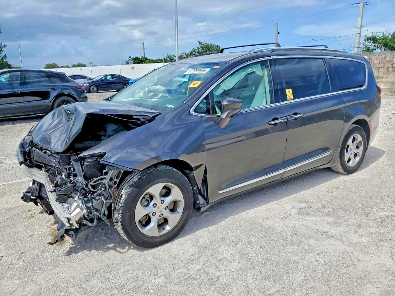 2017 Chrysler Pacifica Touring l Plus