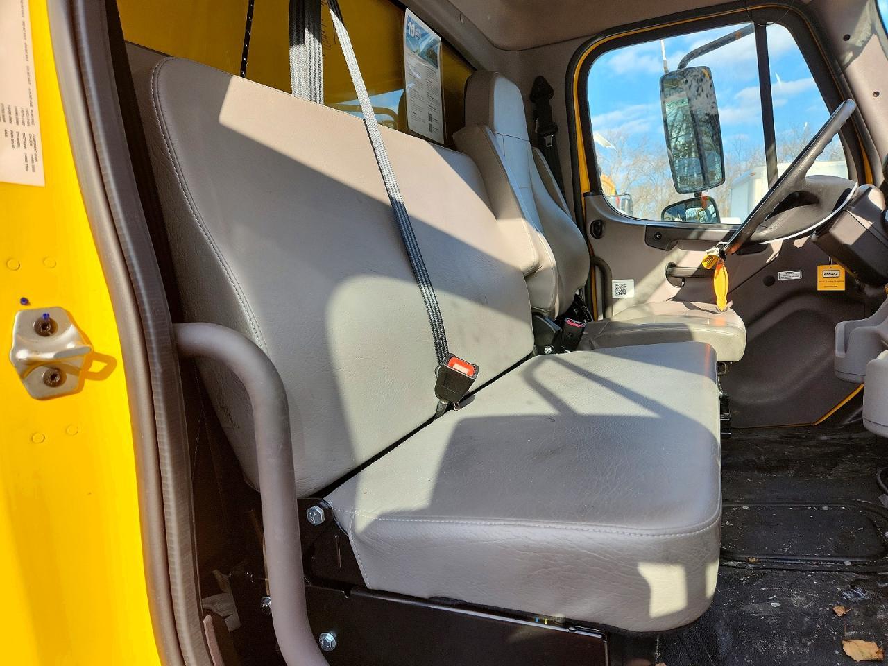 2024 Freigliner 2024 Freightliner Business Class M2 BOX Truck