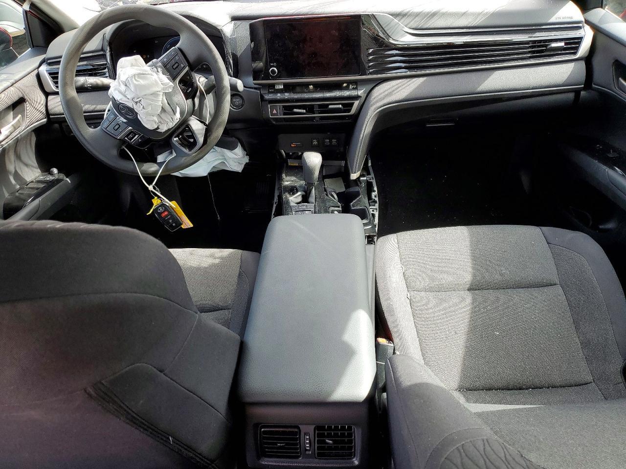 2025 Toyota Camry le