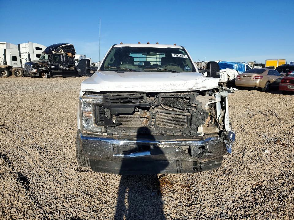 2018 Ford F350 Super Duty Flatbed Truck