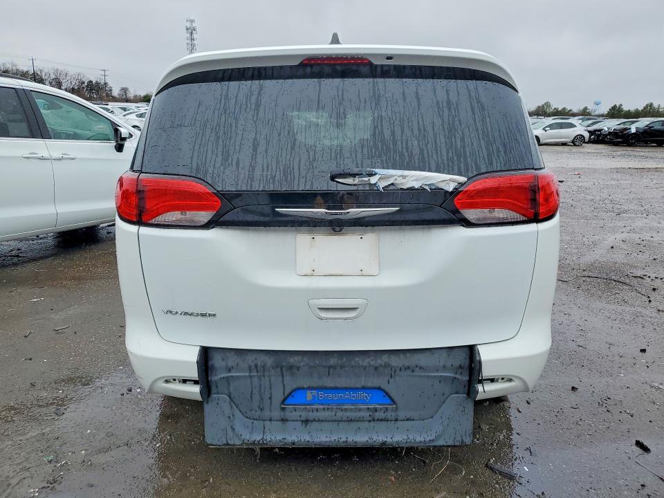 2023 Chrysler Voyager lx