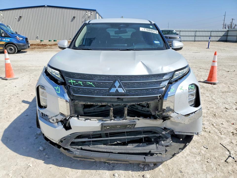 2023 Mitsubishi Outlander es