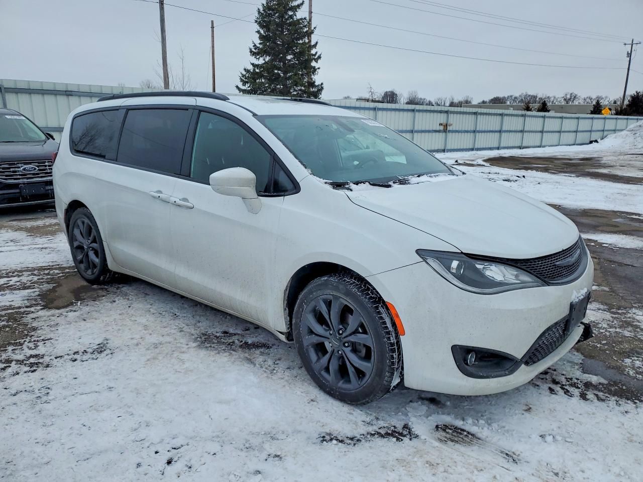 2019 Chrysler Pacifica Touring l