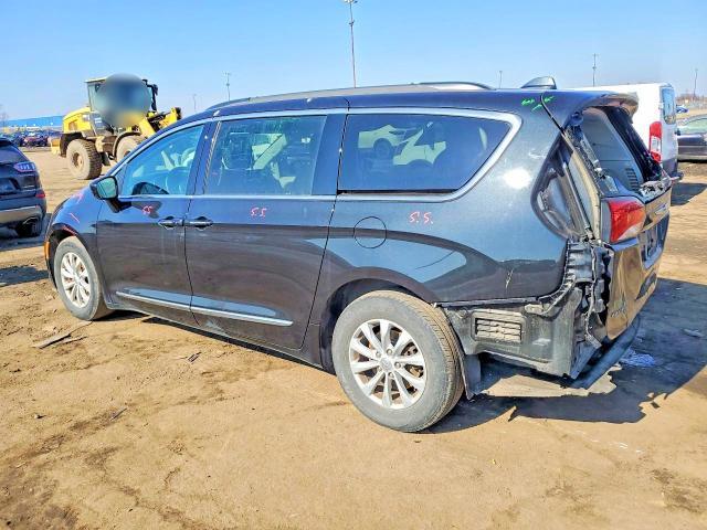 2017 Chrysler Pacifica Touring l