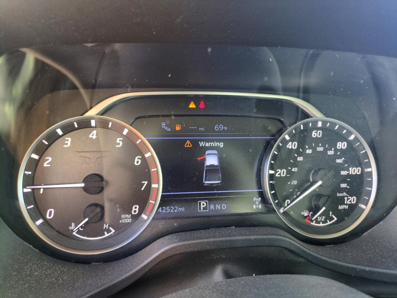 2023 Nissan Titan SV