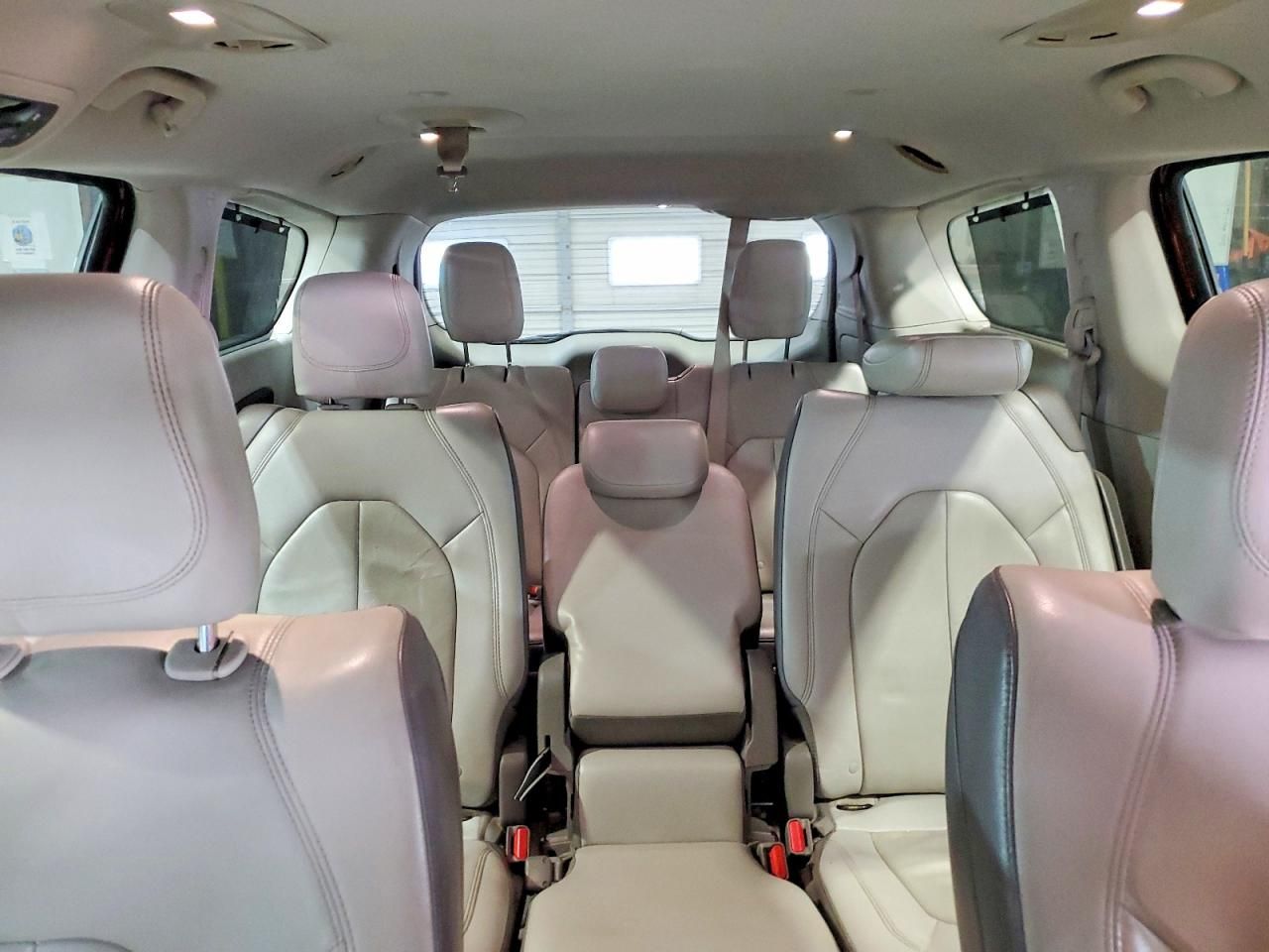 2017 Chrysler Pacifica Touring l