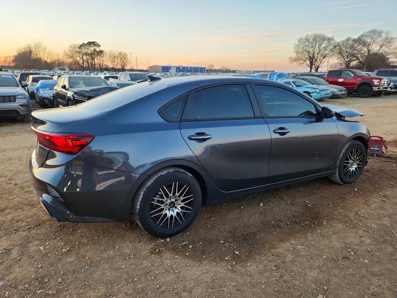 2022 KIA Forte fe
