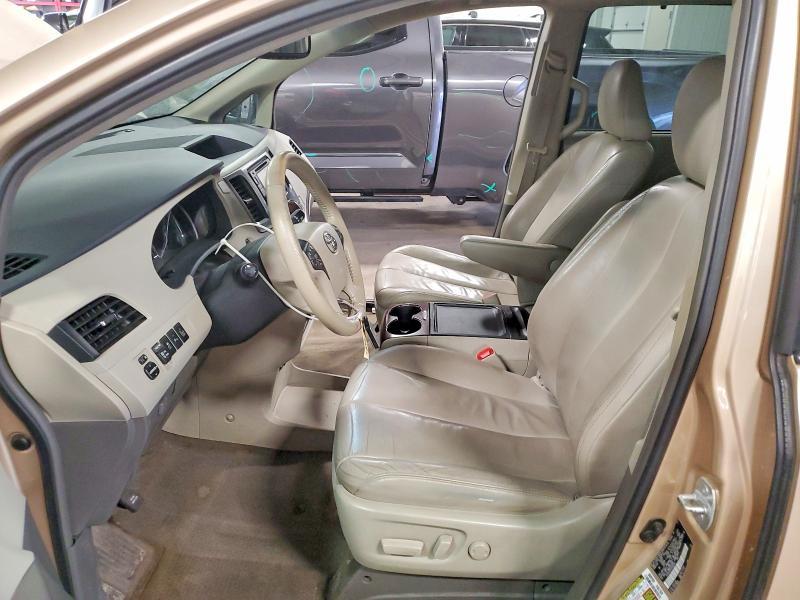 2013 Toyota Sienna xle