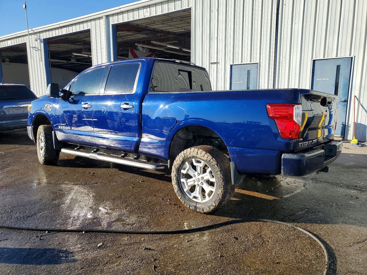2017 Nissan Titan XD SL