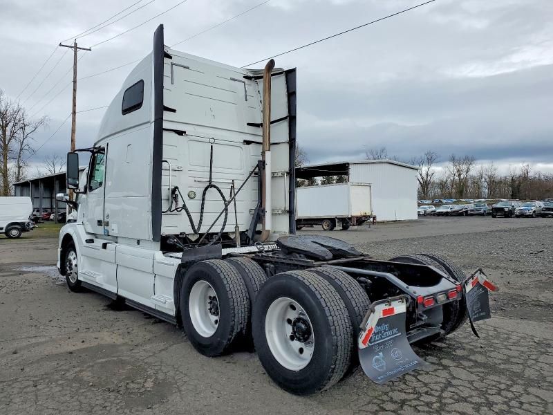 2015 Volvo VNL Semi Truck