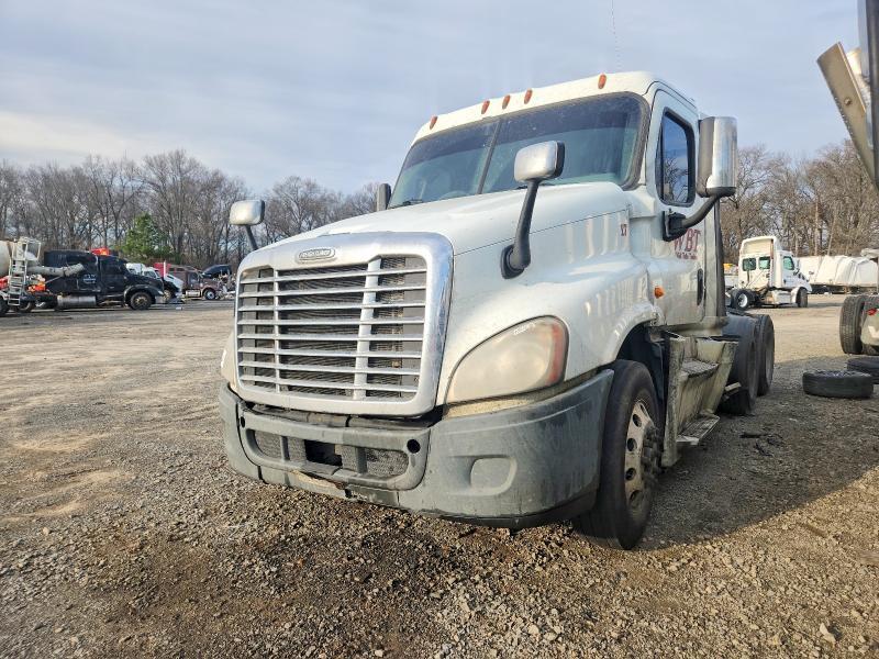 2016 Freightliner Cascadia 125 Semi Truck