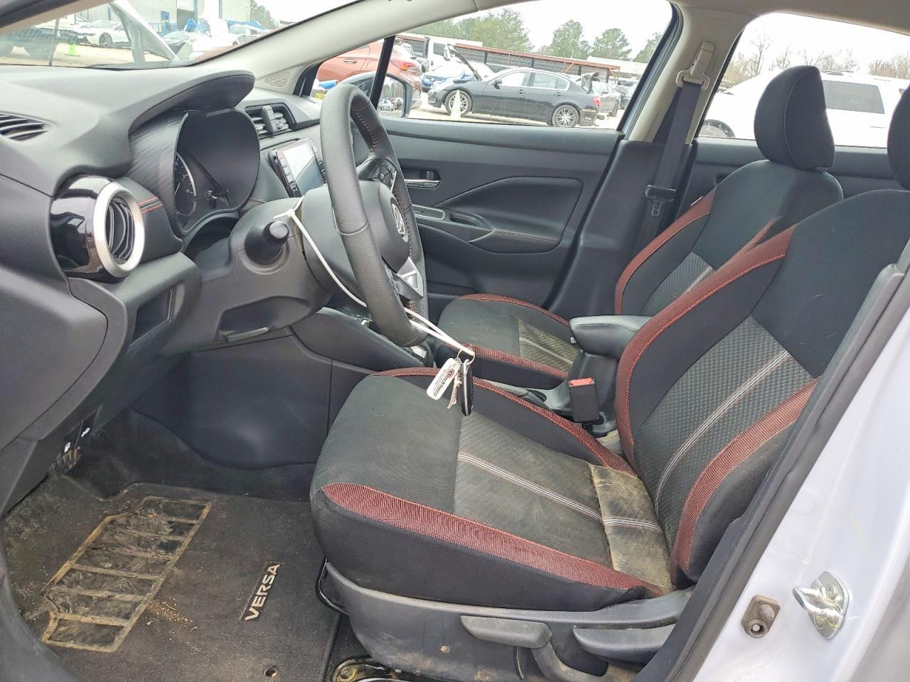 2024 Nissan Versa sr