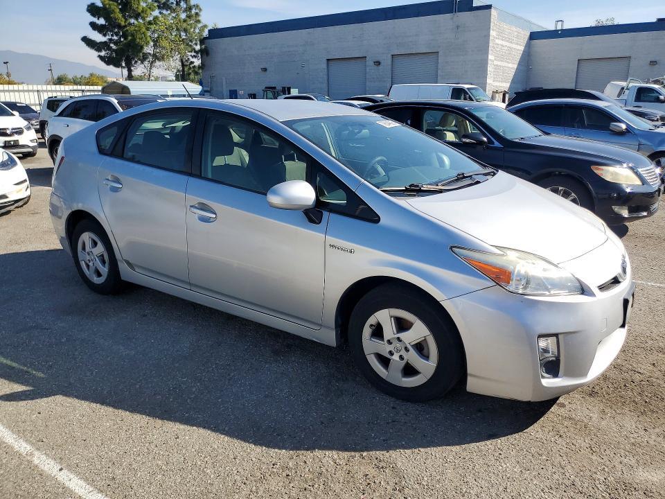 2010 Toyota Prius iii