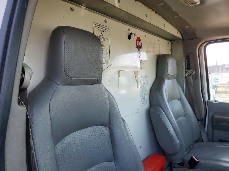 2018 Ford E350 box Truck