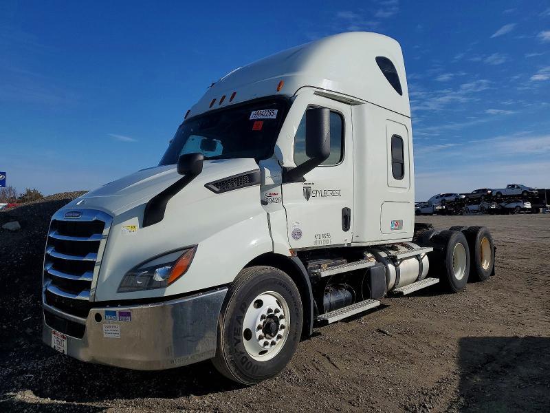 2020 Freightliner Cascadia 116 Semi Truck