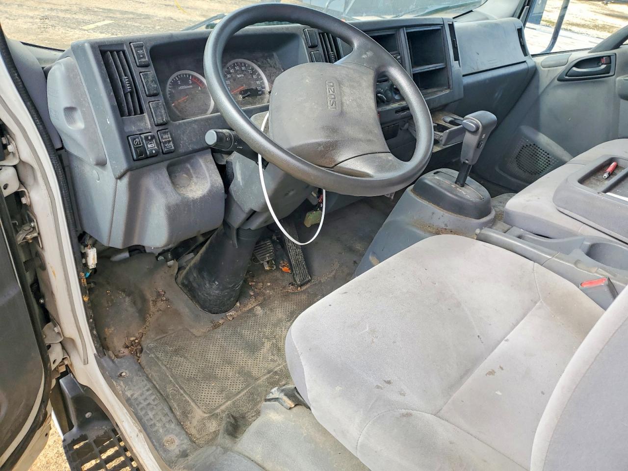 2019 Isuzu NRR BOX Truck