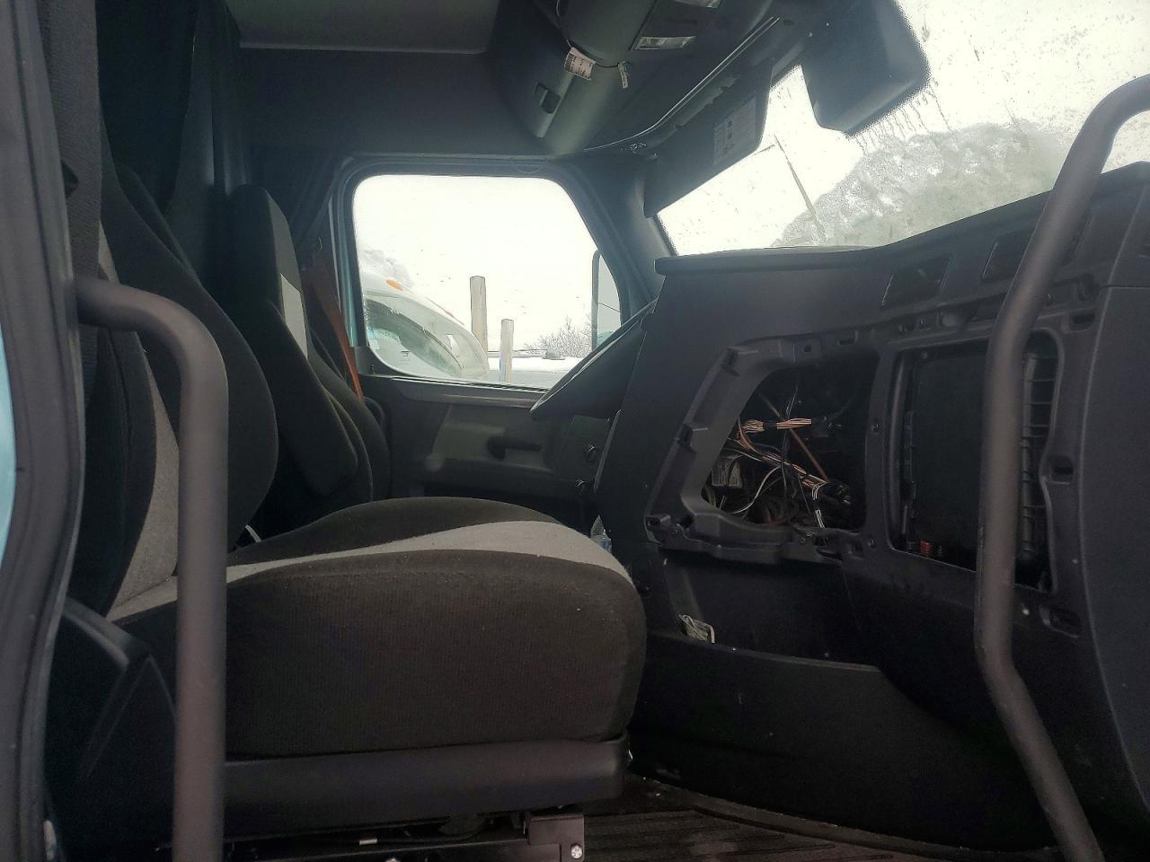 2022 Freigliner 2022 Freightliner Cascadia 126 Semi Truck