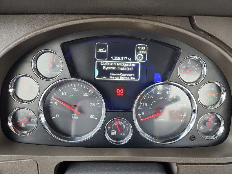2015 Kenworth T680 Semi Truck