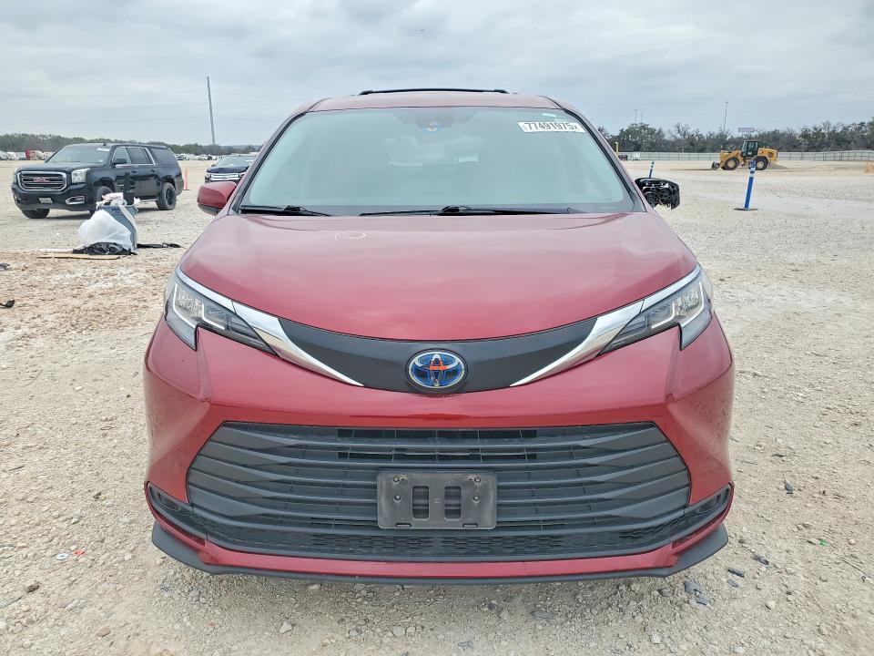 2022 Toyota Sienna le