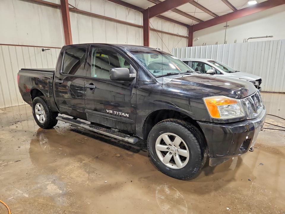 2014 Nissan Titan SV