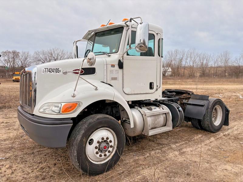 2017 Peterbilt 348 Semi Truck