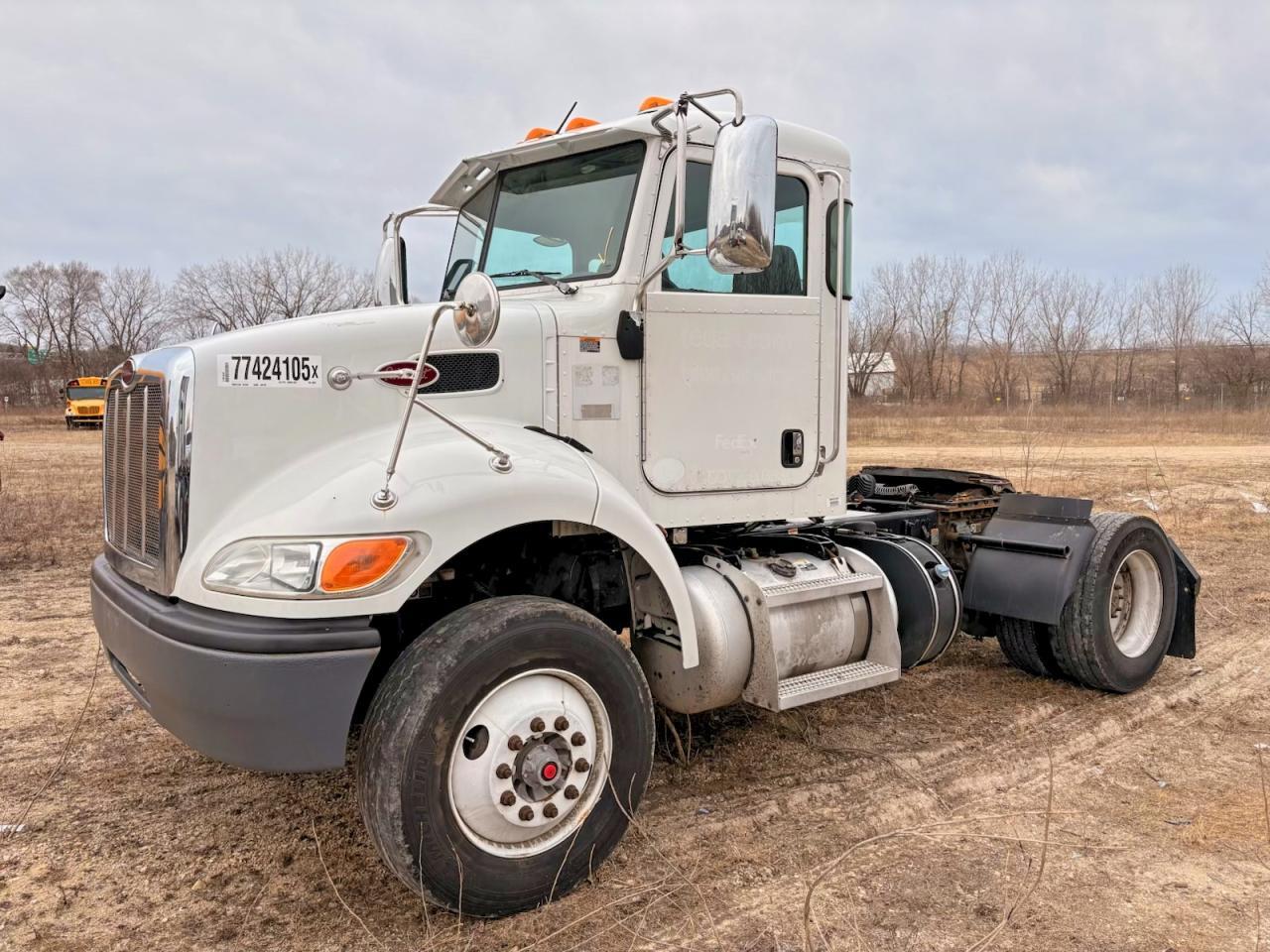 2017 Peterbilt 348 Semi Truck