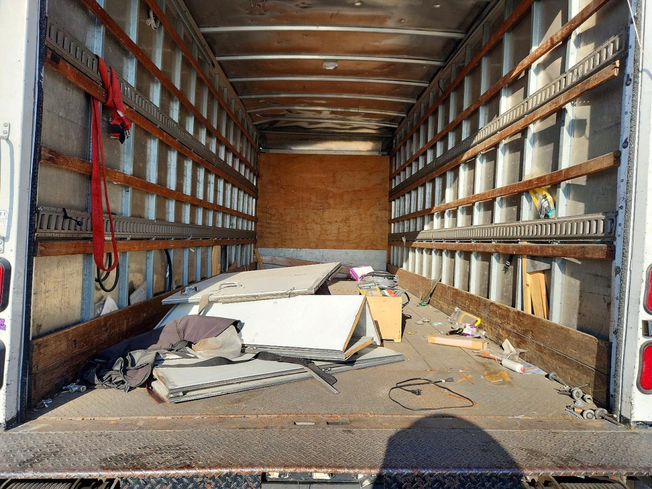 2014 Isuzu NRR BOX Truck