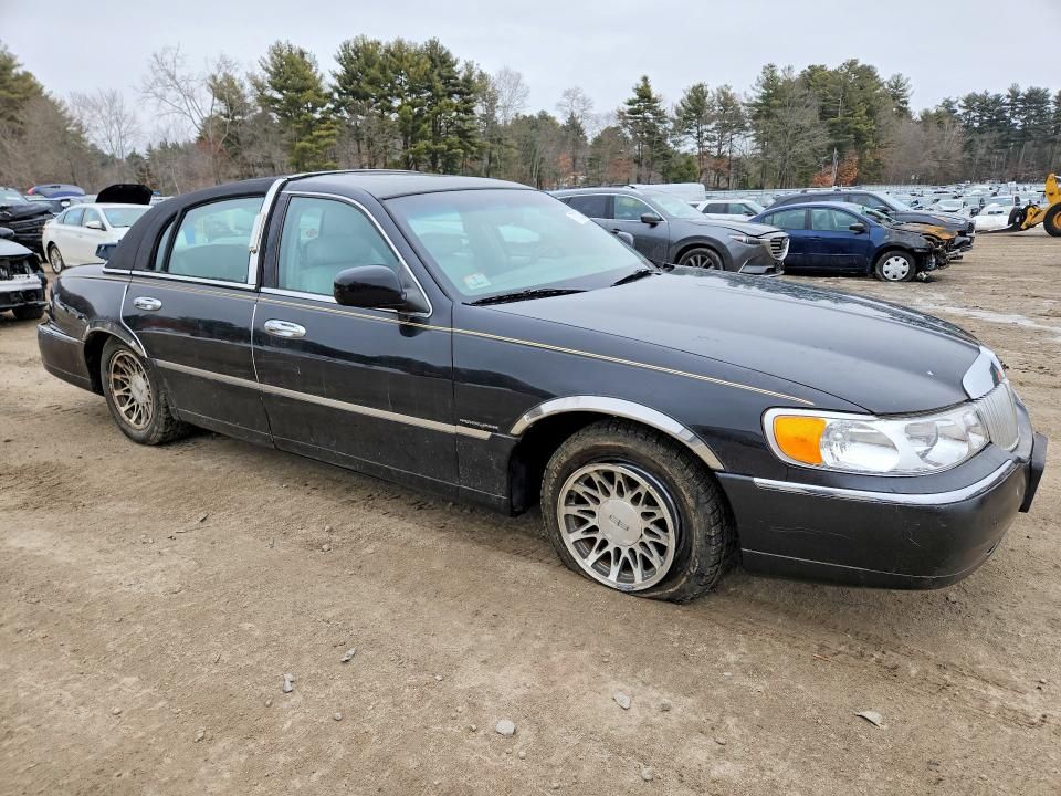 2002 Lincoln Town car Signature