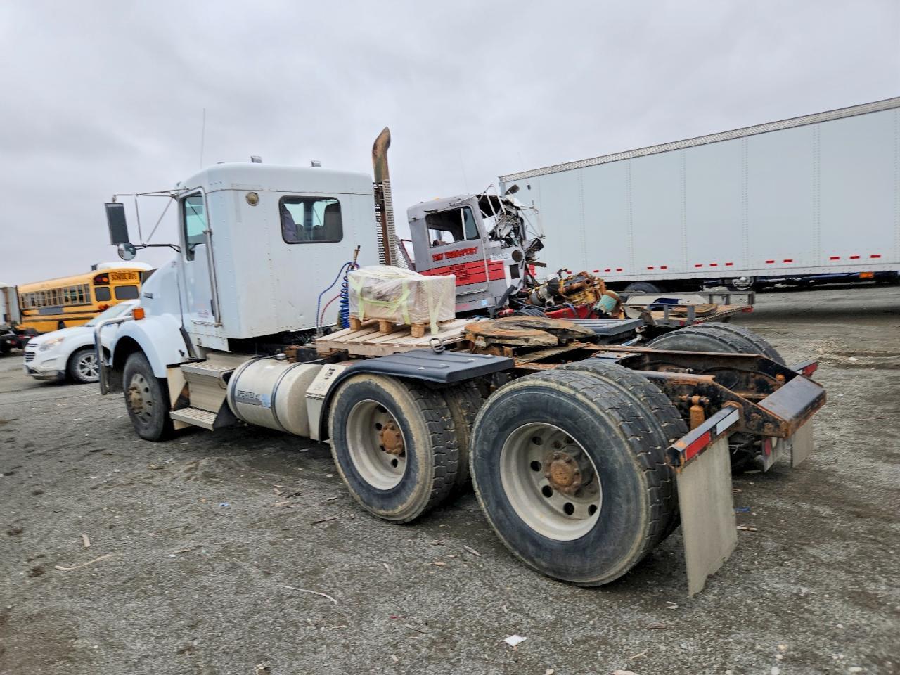 2009 Kenworth T880 Semi Truck