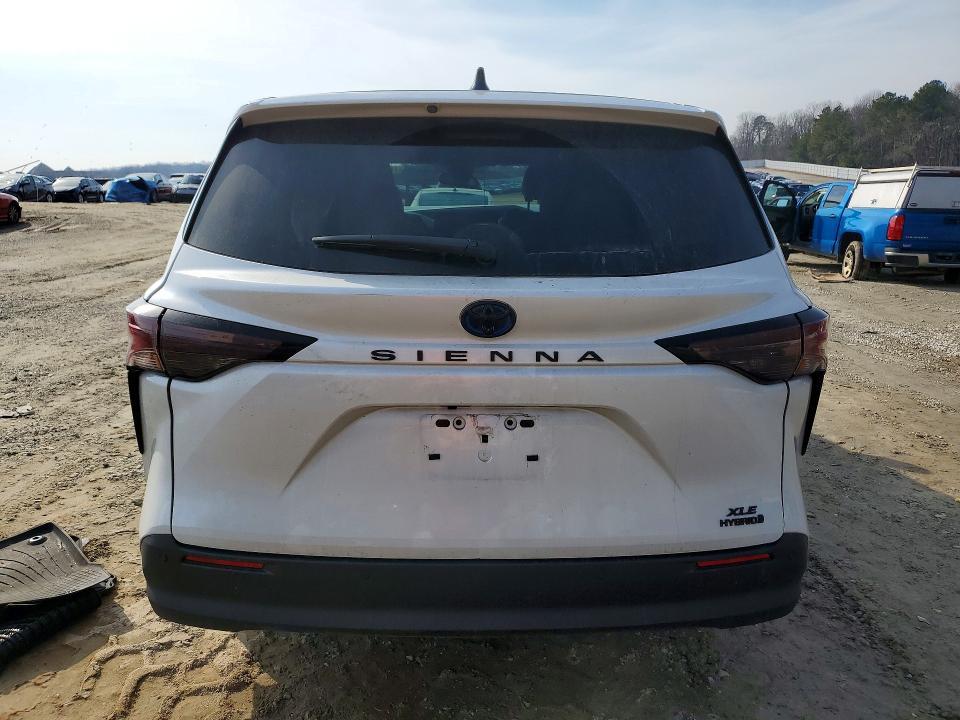 2024 Toyota Sienna xle