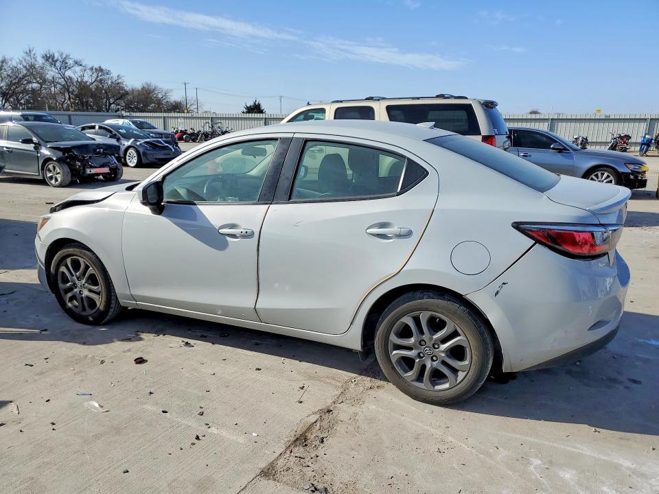2020 Toyota Yaris le