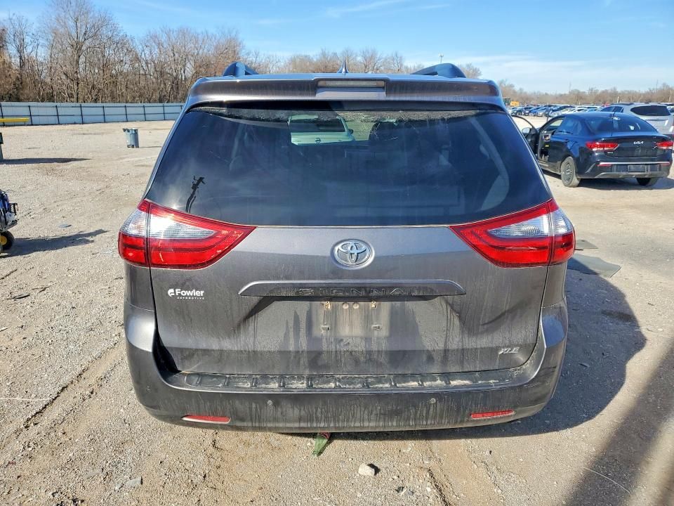 2020 Toyota Sienna xle
