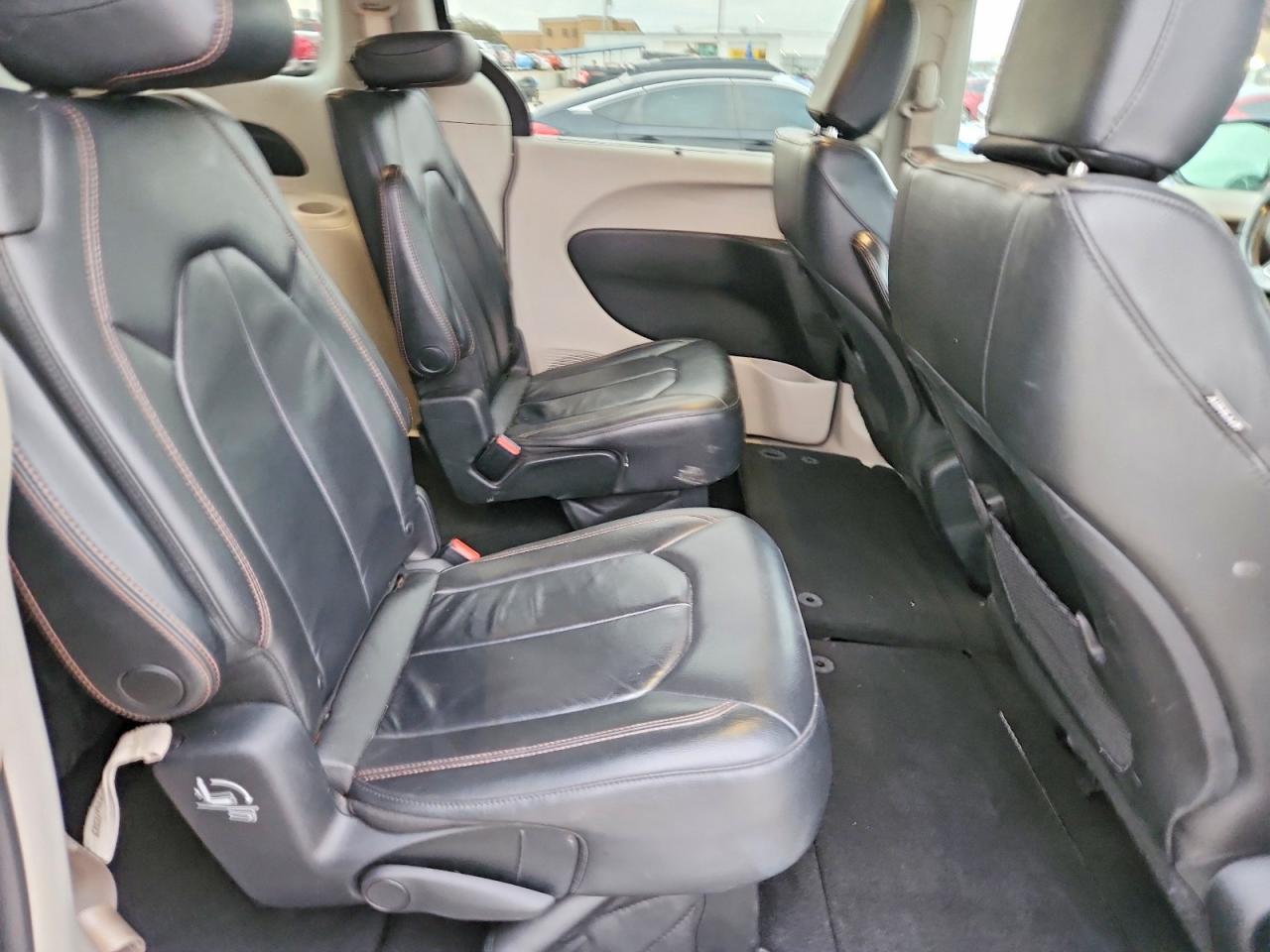 2017 Chrysler Pacifica Touring l