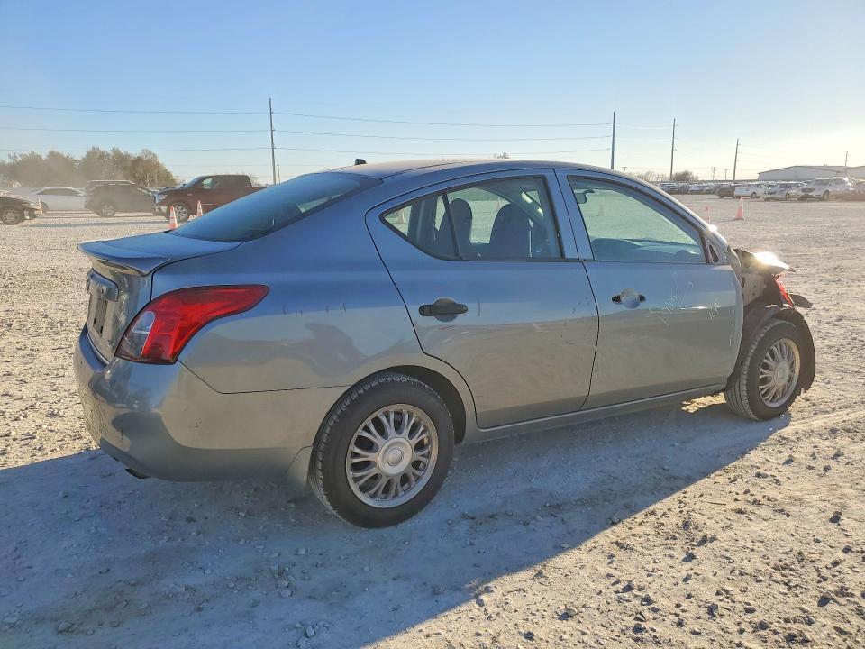 2012 Nissan Versa s