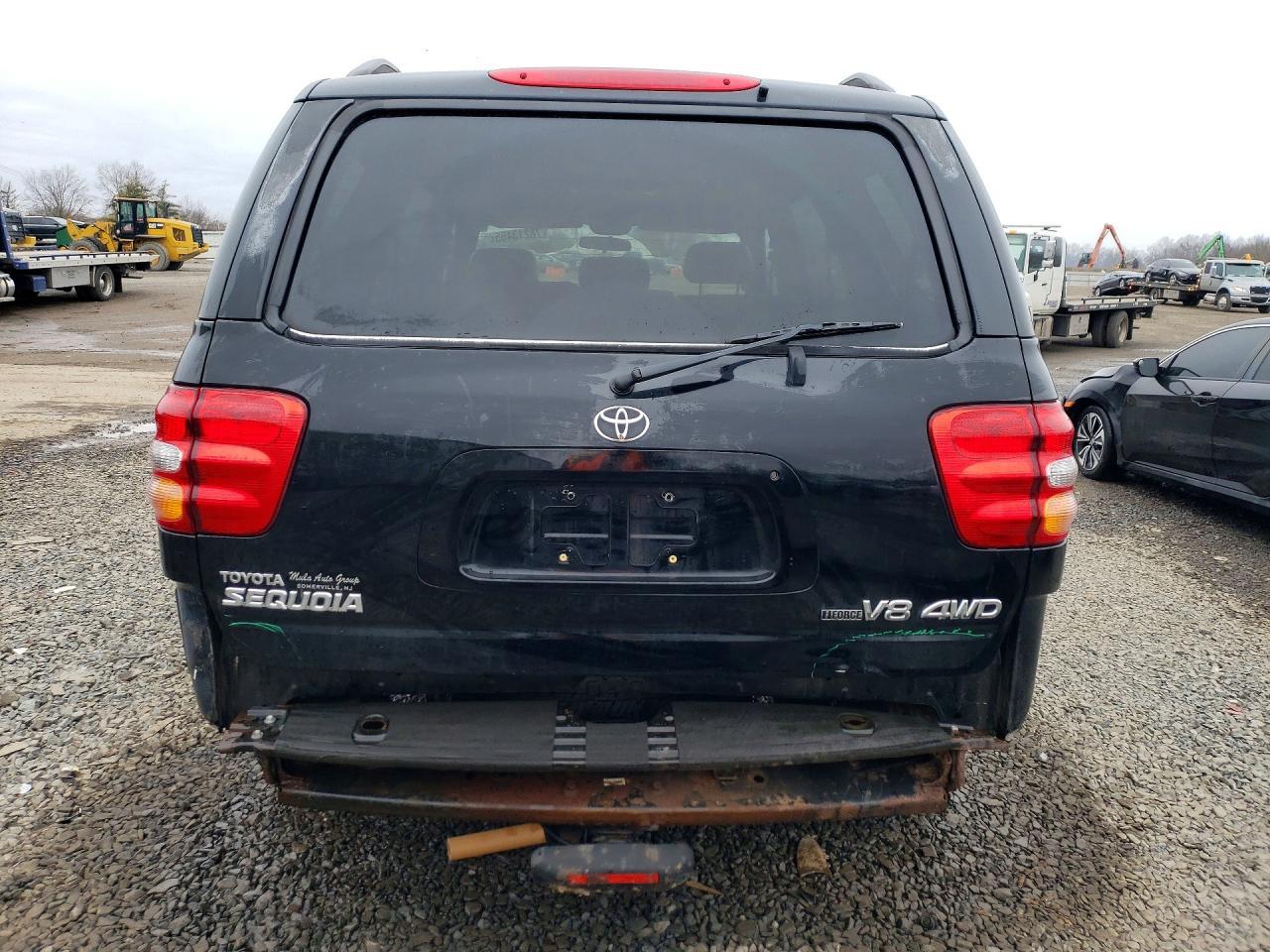 2004 Toyota Sequoia SR5