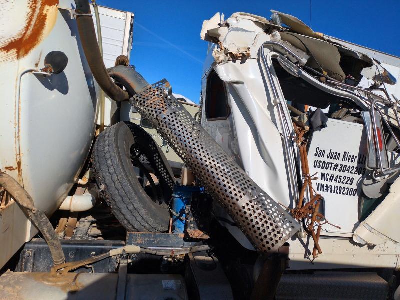2011 Kenworth Construction T800