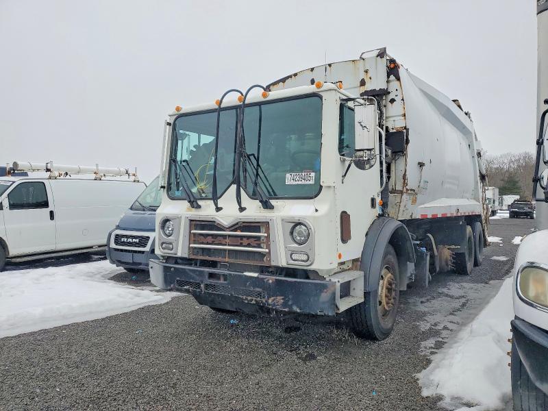 2015 Mack MRU613 Refuse Truck