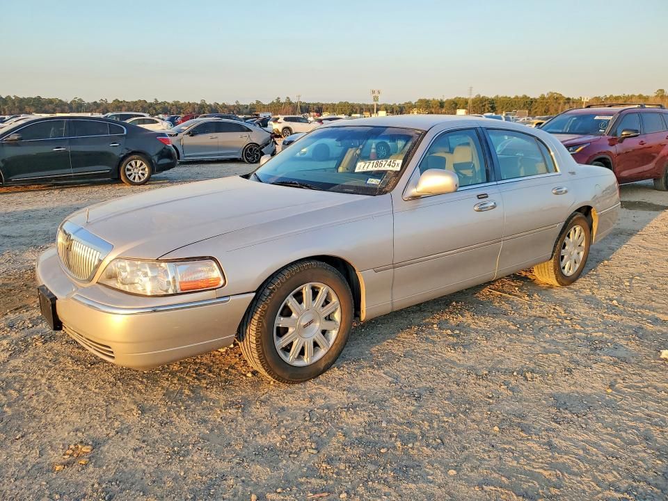2011 Lincoln Town car Signature Limited