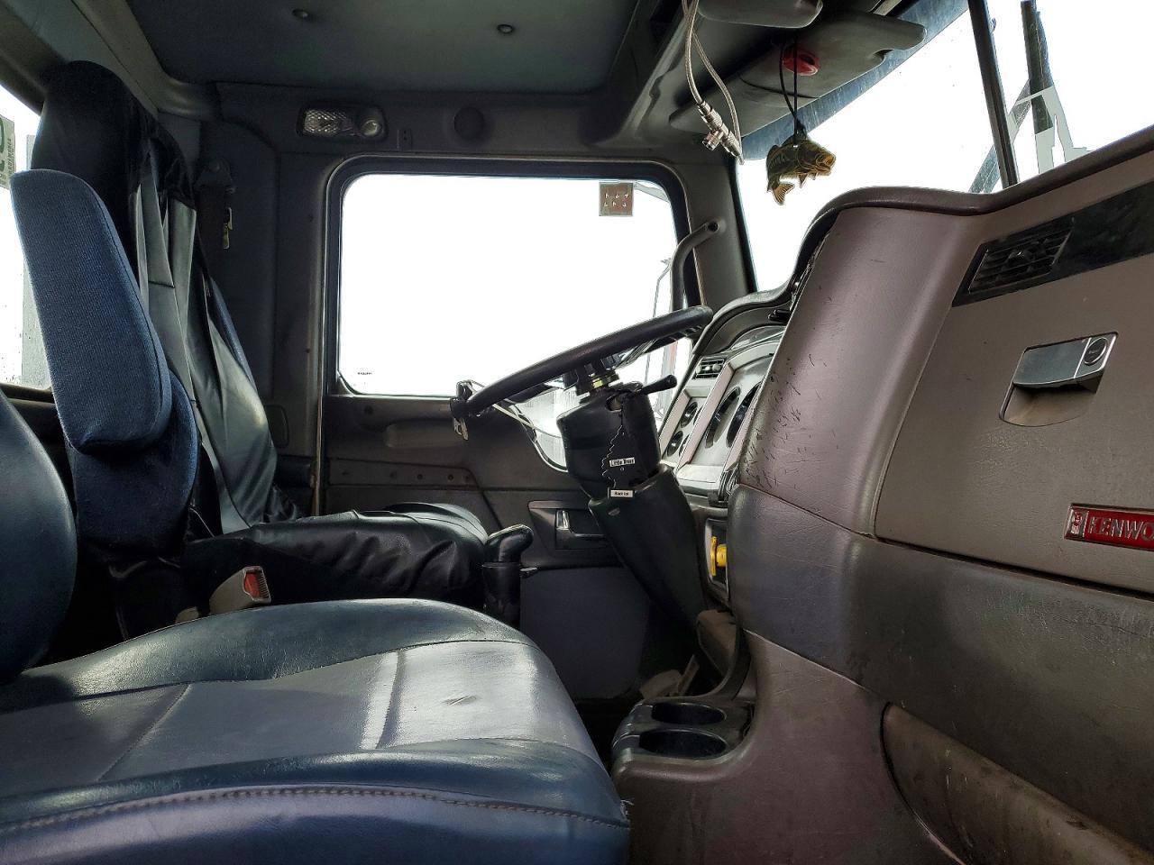 2007 Kenworth T800 Semi Truck