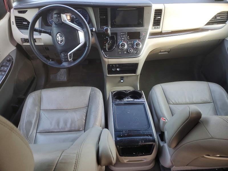 2015 Toyota Sienna xle 8-passenger