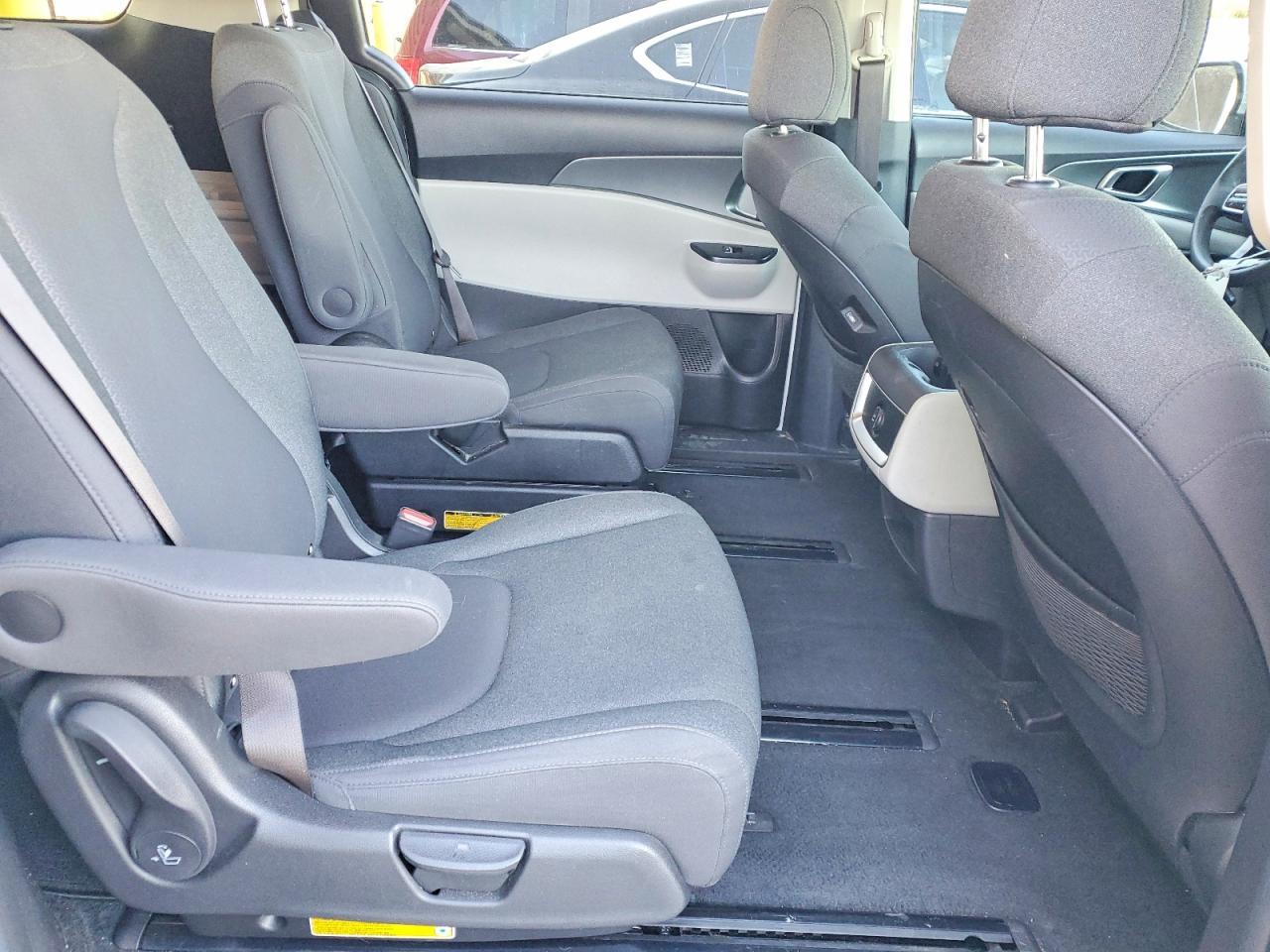 2022 KIA Carnival lx